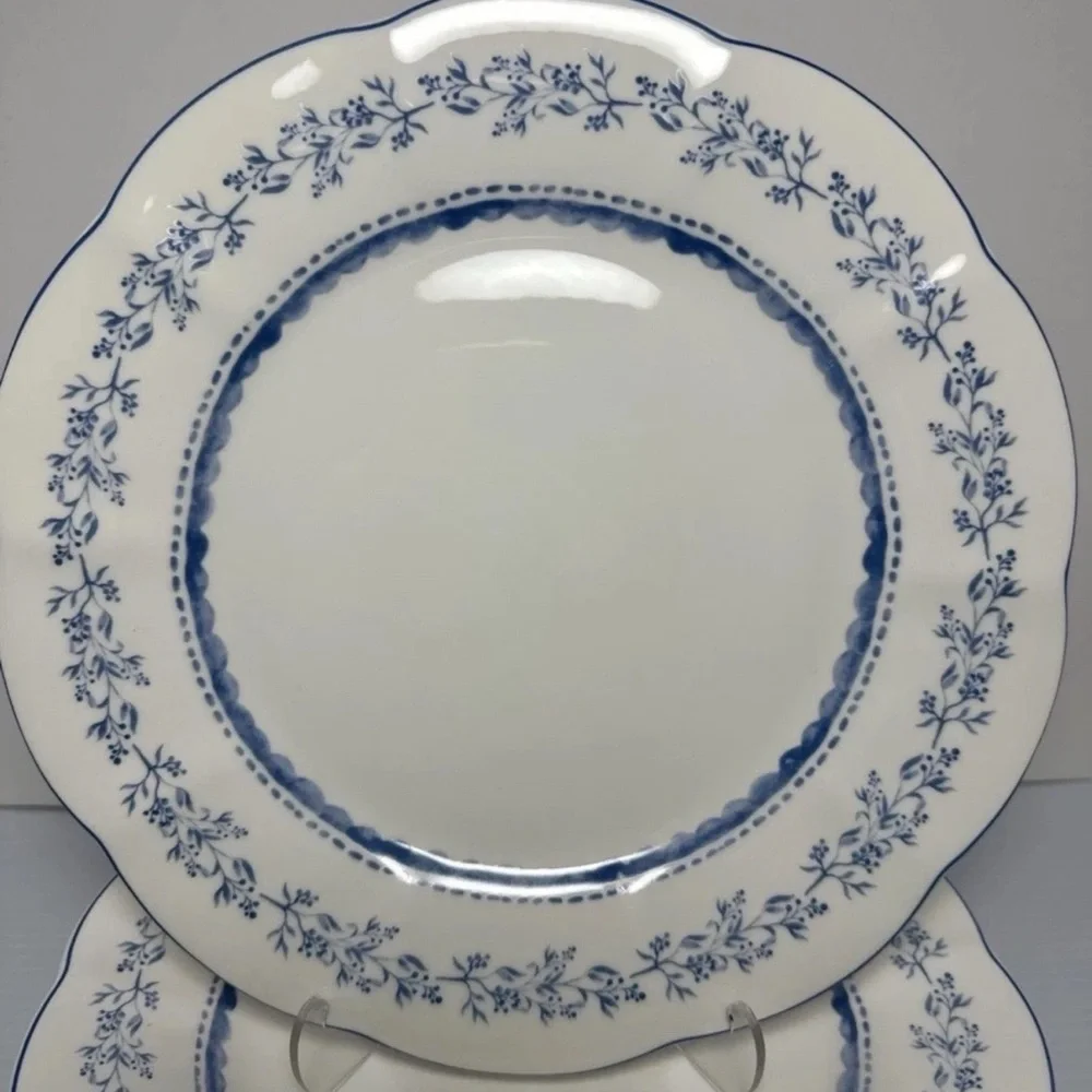 Grace Teaware Blue & White Scalloped Floral 10.5” Dinner Plates Set 4 New - Picture 2 of 5